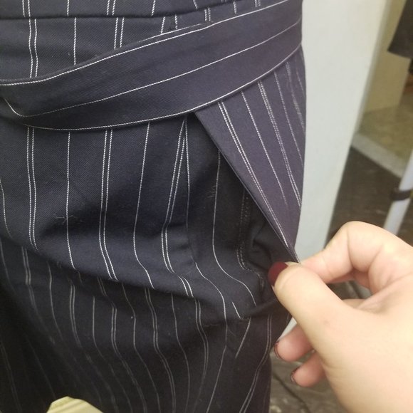 Banana Republic striped Navy mini skirt (X11) - Picture 6 of 8